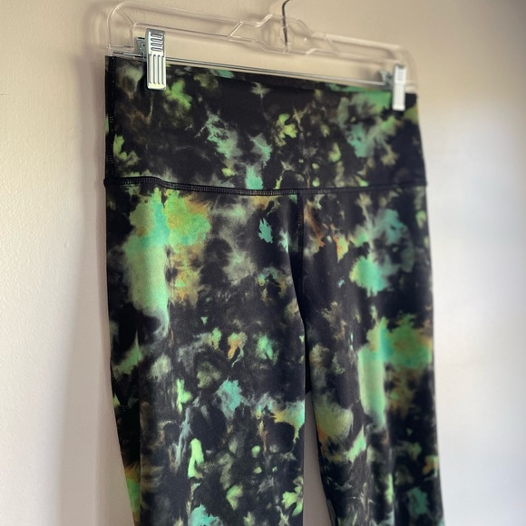 Fabletics Power Hold Tie Dye Crop Leggings Size M - Picture 2 of 4
